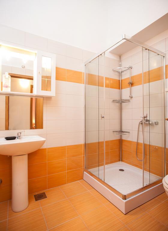 Apartments Fiona - Away From City Crowds Макарска Номер фото