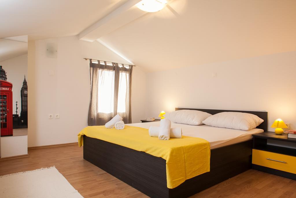 Apartments Fiona - Away From City Crowds Макарска Номер фото