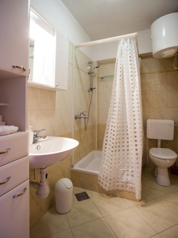 Apartments Fiona - Away From City Crowds Макарска Номер фото