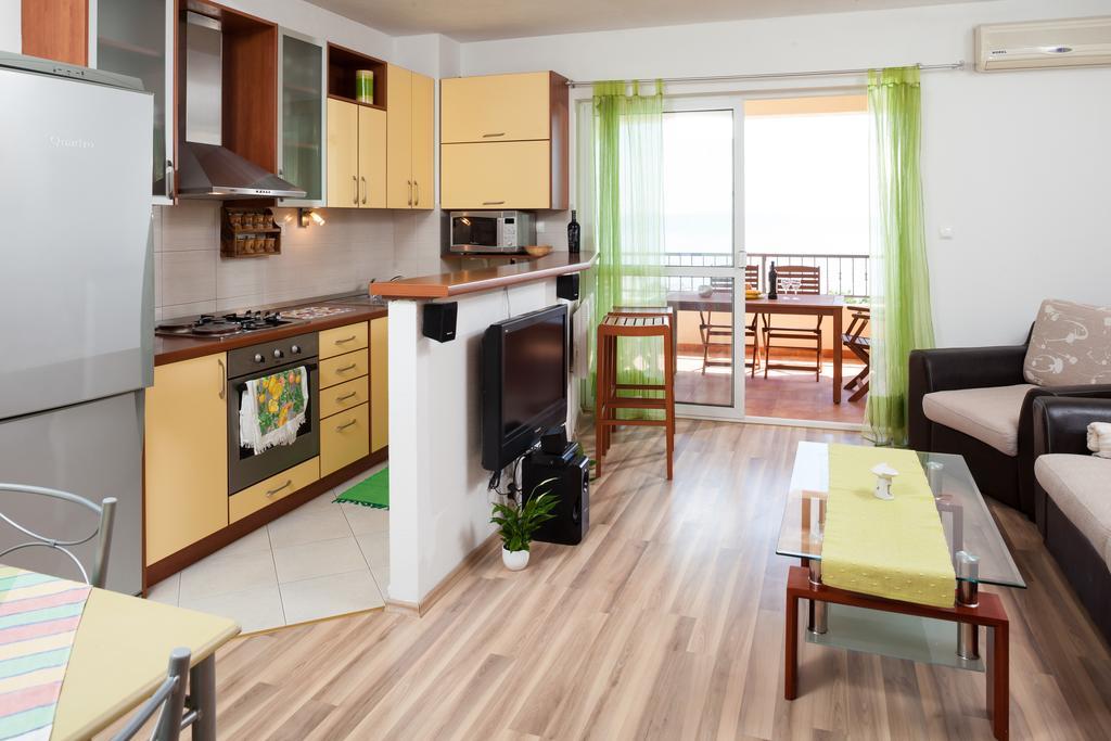 Apartments Fiona - Away From City Crowds Макарска Номер фото