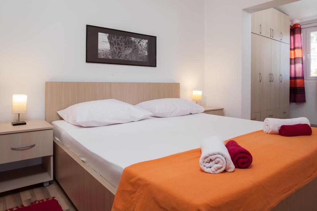 Apartments Fiona - Away From City Crowds Макарска Номер фото